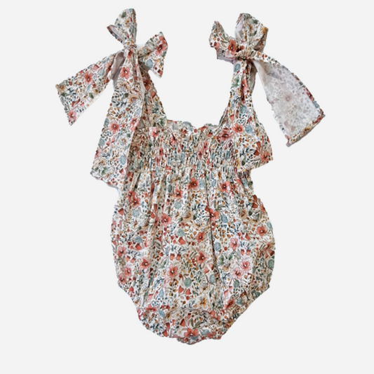 Sold at Bombon shop, designed by Paloma de la O brand, this beautiful floral print romper for baby girls is ideal for spring and summer. 