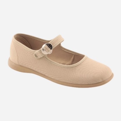 sold at Bombon shop and hand crafted in Spain, these timeless Mary Jane shoe in beige for baby girls and toddlers is perfect to complete any outfit.