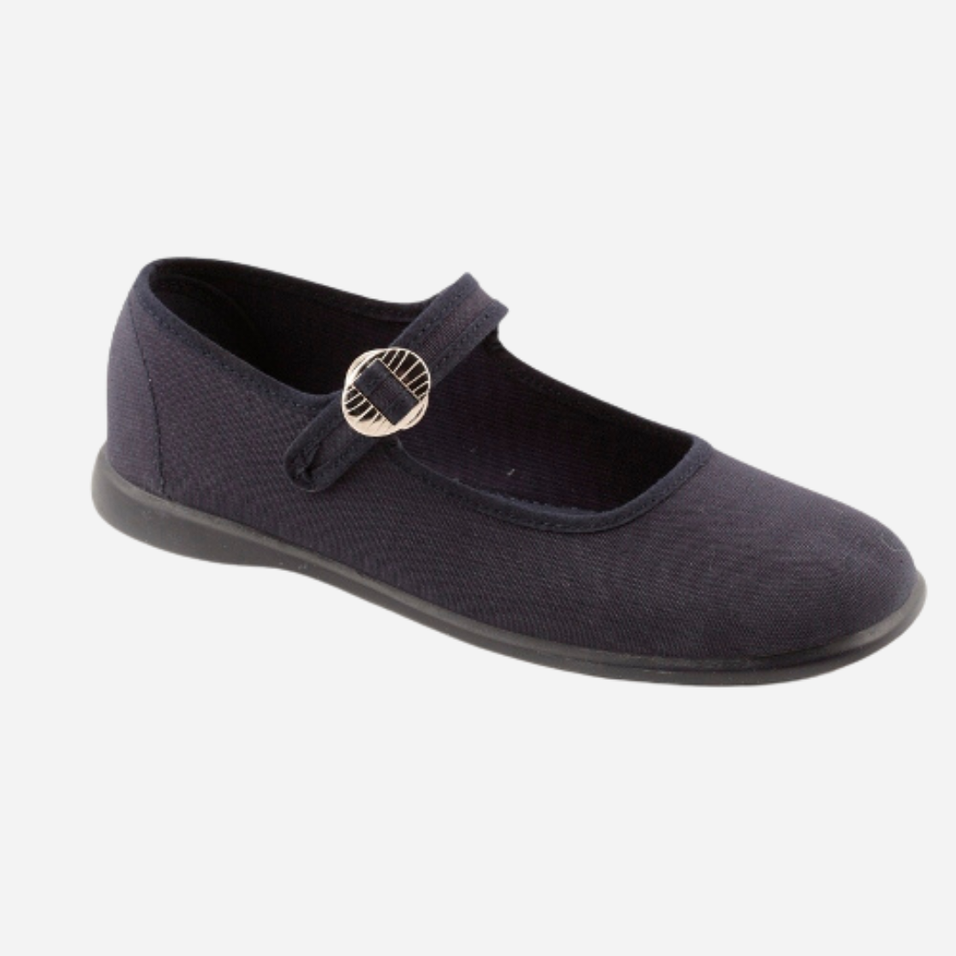 sold at Bombon shop and hand crafted in Spain, these timeless Mary Jane shoe in navy for baby girls and toddlers is perfect to complete any outfit.