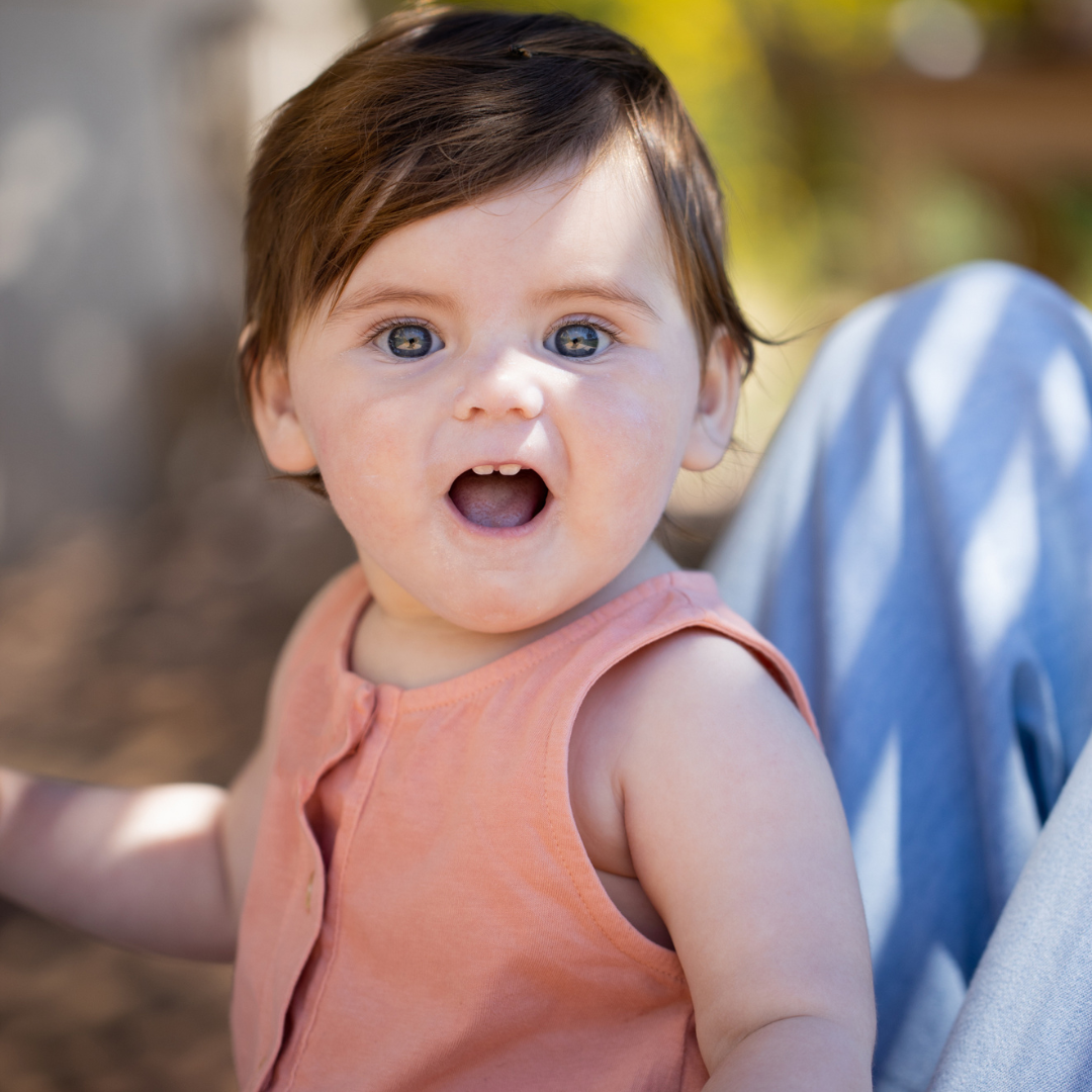 Sold at Bombon shop, designed by 1+ in the family brand, this coral jumpsuit for baby girls and toddlers is perfect for spring and summer. model view