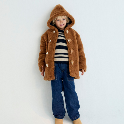 Sold at Bombon shop, these kids' denim pants by The New Society feature a relaxed, baggy fit with front patch pockets, an elastic waistband at the back, and a button closure—offering comfort and style for everyday wear. model