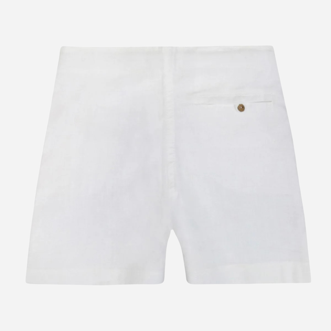 Sold at Bombon shop, desined by Al Agua Patos brand, this white linen bermuda short for baby boys and toddlers is perfect to complete any outfit for spring and summer.Back view