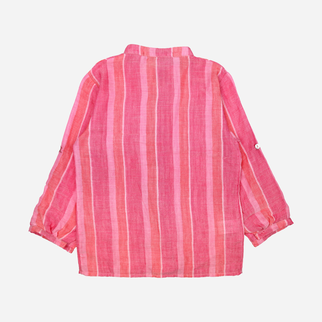 Sold at Bombon shop, designed by Al Agua Patos brand, this madras print shirt for baby boys and toddlers perfect for spring and summer. Back view