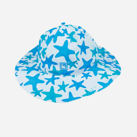 sold at Bombon shop, designed by Al Agua Patos Brand, this star print hat provides sun coverage and is waterproof. Perfect for summer. front view