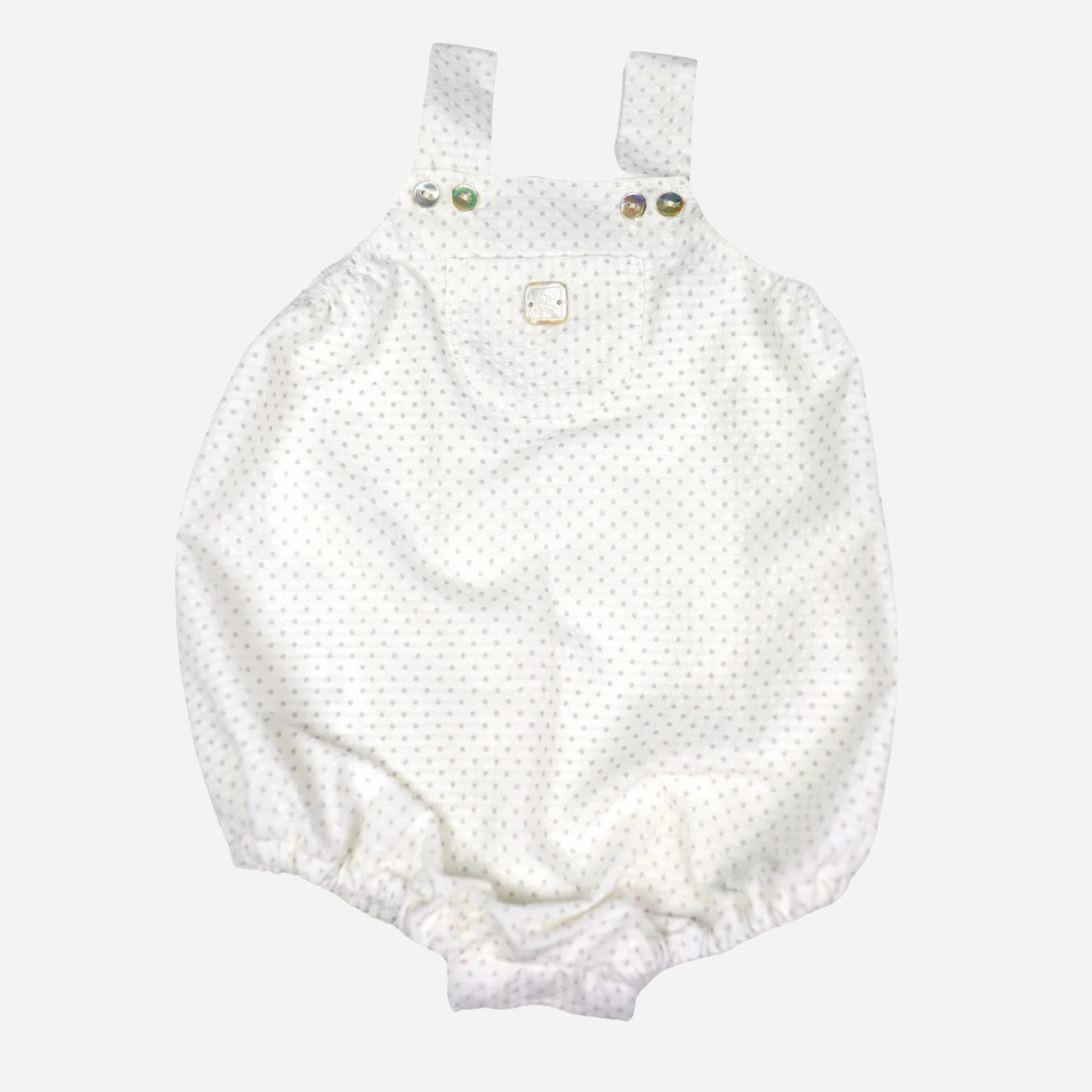 Sold at Bombon shop, designed by Al Agua Patos brand, this white polka dot baby romper for baby boys is perfect for spring and summer. Front view 