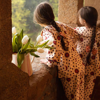 Pajamas (Pant & blouse), Organic cotton twill (174 g/m²), Block print, Hand embroidery on the collar, Ladder lace at the bottom of the sleeves and legs, Gathered front, Contrasting buttons. model view