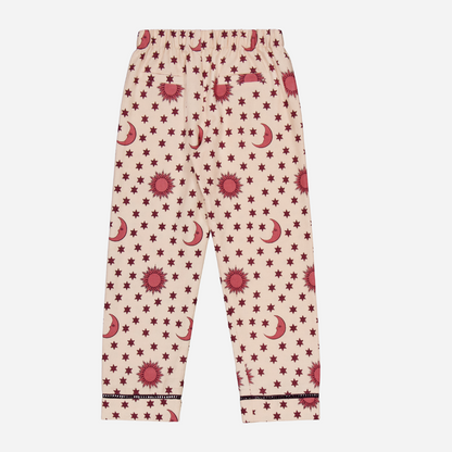 Pajamas (Pant & blouse), Organic cotton twill (174 g/m²), Block print, Hand embroidery on the collar, Ladder lace at the bottom of the sleeves and legs, Gathered front, Contrasting buttons. Pants, back view