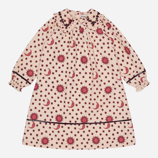 Nightdress, organic cotton twill (174 g/m²), Block print, Hand embroidery on the collar, Ladder lace on the bottom of the sleeves and dress, Gathers at the front and back, Contrasting buttons. front view