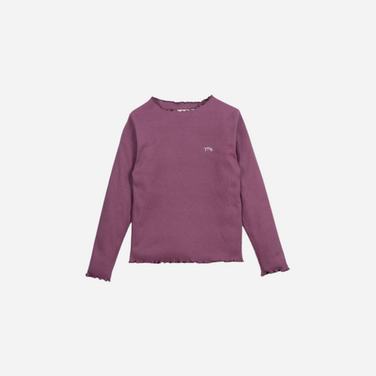 Sold at Bombon shop, this girls’ long-sleeve tee by The New Society comes in a soft violet ribbed fabric with delicate lettuce-edge hems and a small “TNS” embroidered logo on the chest—perfect for layering or wearing on its own. front