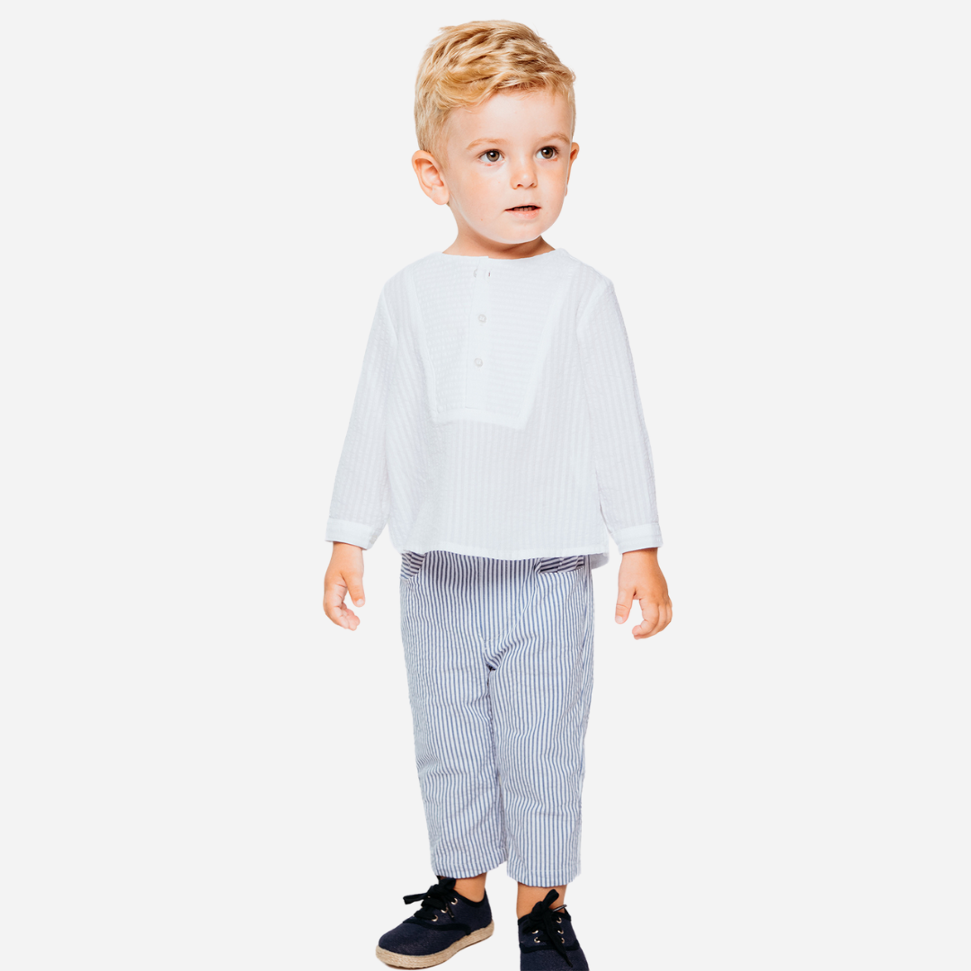Sold at Bombon shop, designed by Fina Ejerique brand, white long sleeve bib shirt for babies and toddlers is perfect for spring and summer. Model view