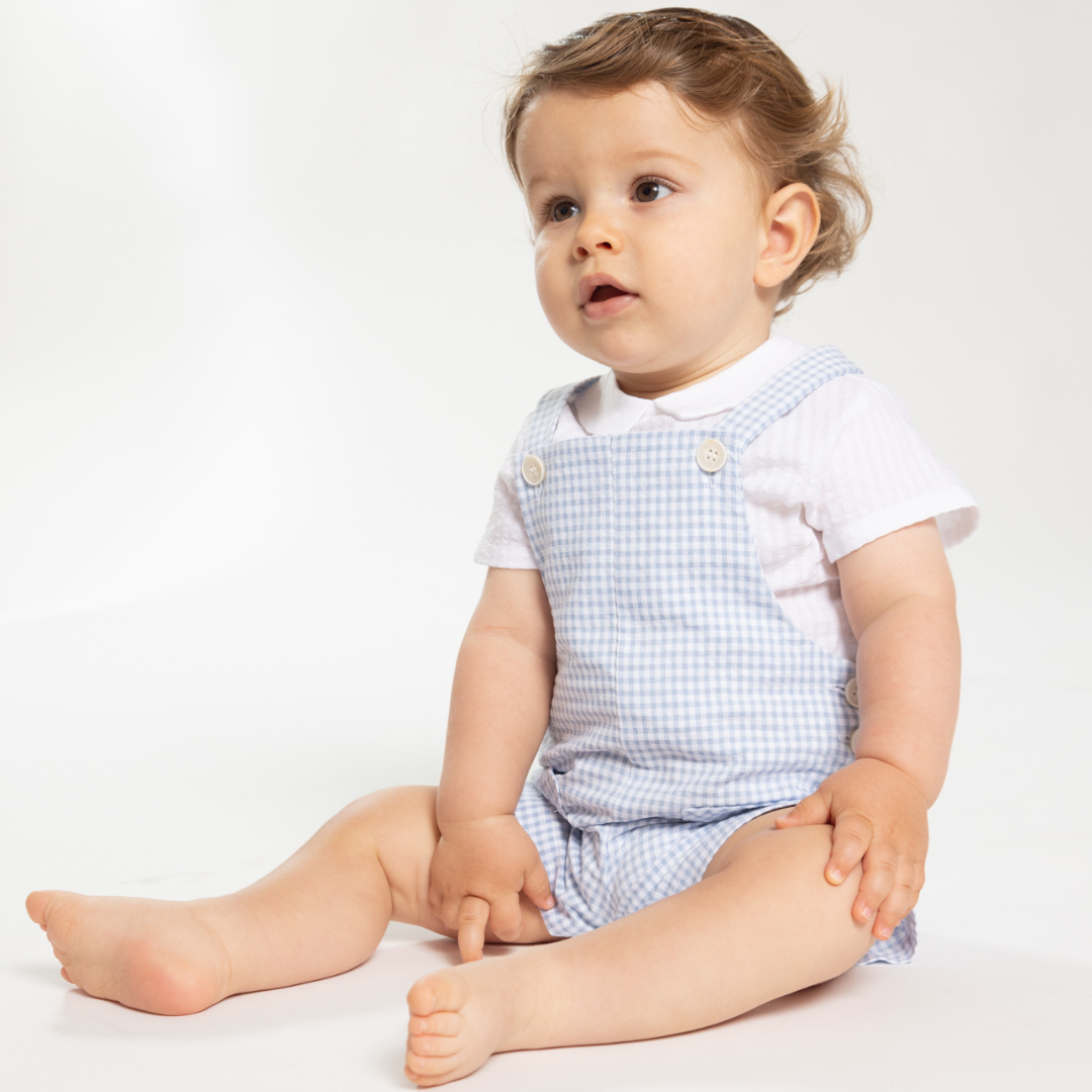 Sold at Bombon shop, designed by Fina Ejerique brand, white short sleeved baby shirt perfect for spring and summer. Model view